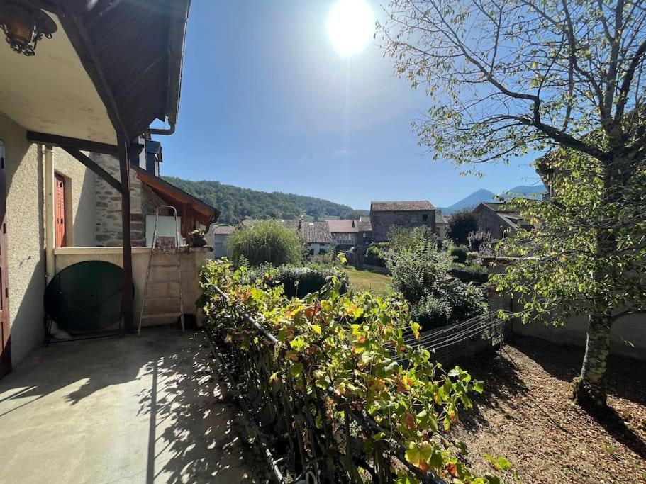 La Petite Ourse Maison De Village A Oust المظهر الخارجي الصورة
