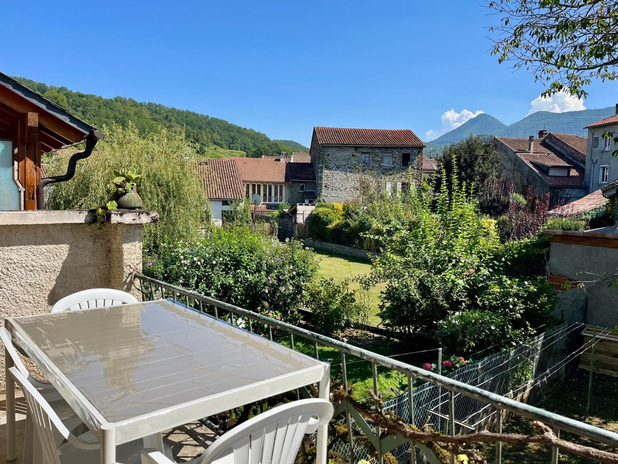 La Petite Ourse Maison De Village A Oust المظهر الخارجي الصورة